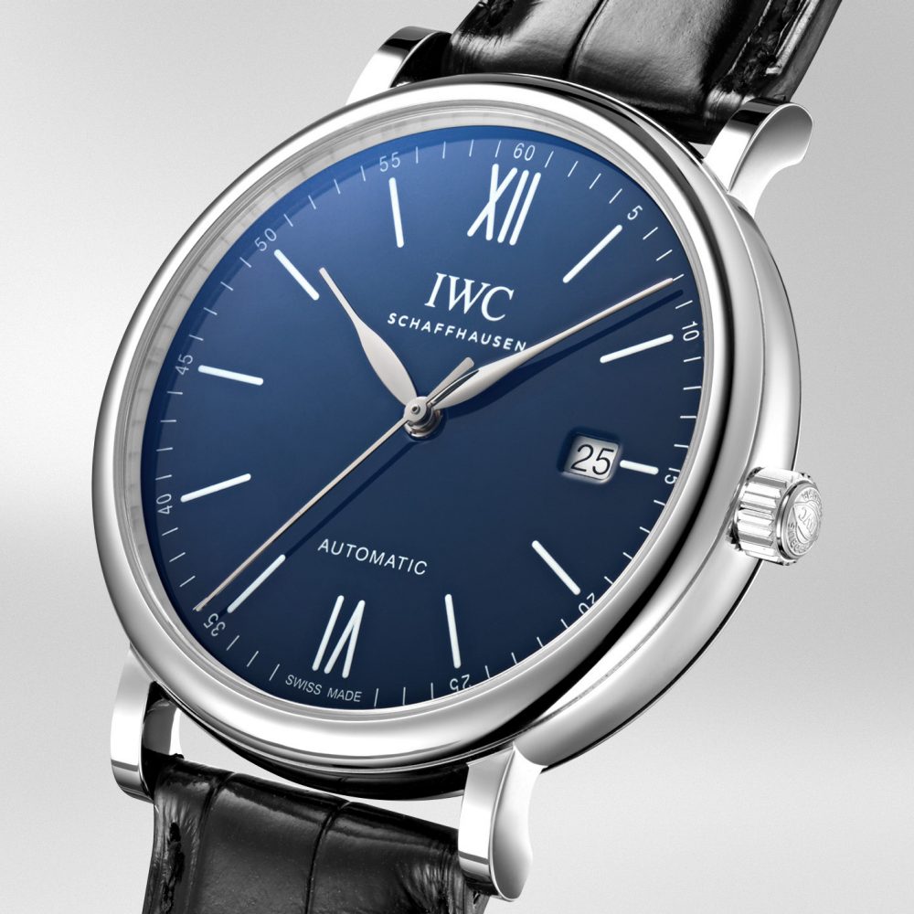 The delicate blue dials can display very basic and practical functions. 