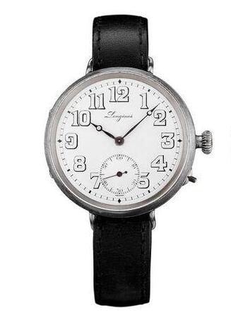 The distinctive Arabic numerals hour markers enhance the glamour of the retro model.